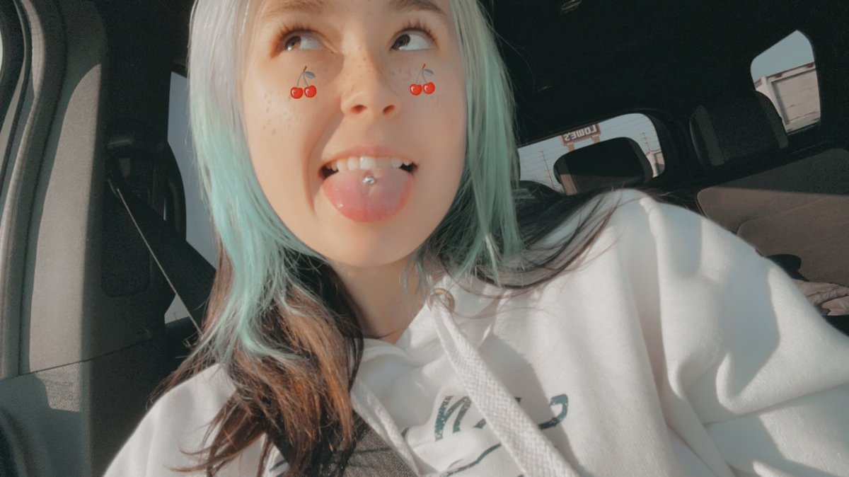 MrsTrout00's tweet photo. @Pezzy__ Day 5  of getting pezzy’s attention😭 today I’m including a selfie 😂 https://t.co/2xP4vdR8qv