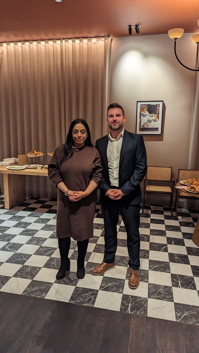 Great evening with Oldham's council leader Arooj Shah and Economy Director Paul Clifford LN

If you want your business voice heard you need to attend these meetings

Discussed lots of issues including  concerns about local biz not getting opps to serve the council

They do listen