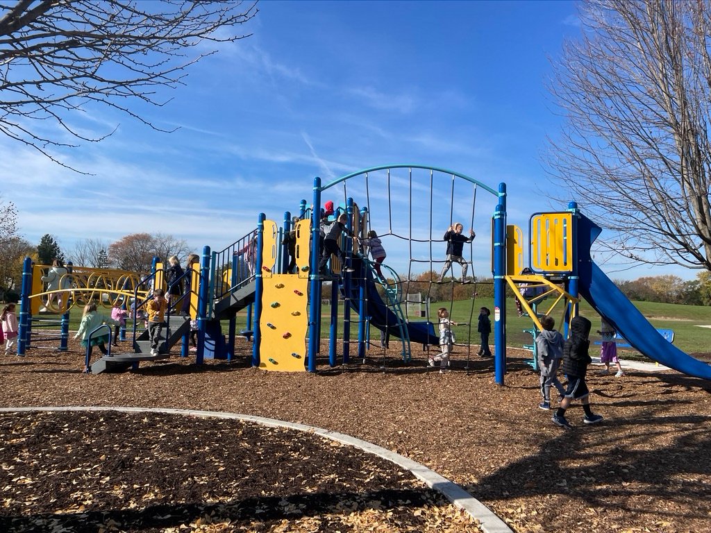 Lots of happy kids playing on their new playground today 😊 #fa58share #dg58pride