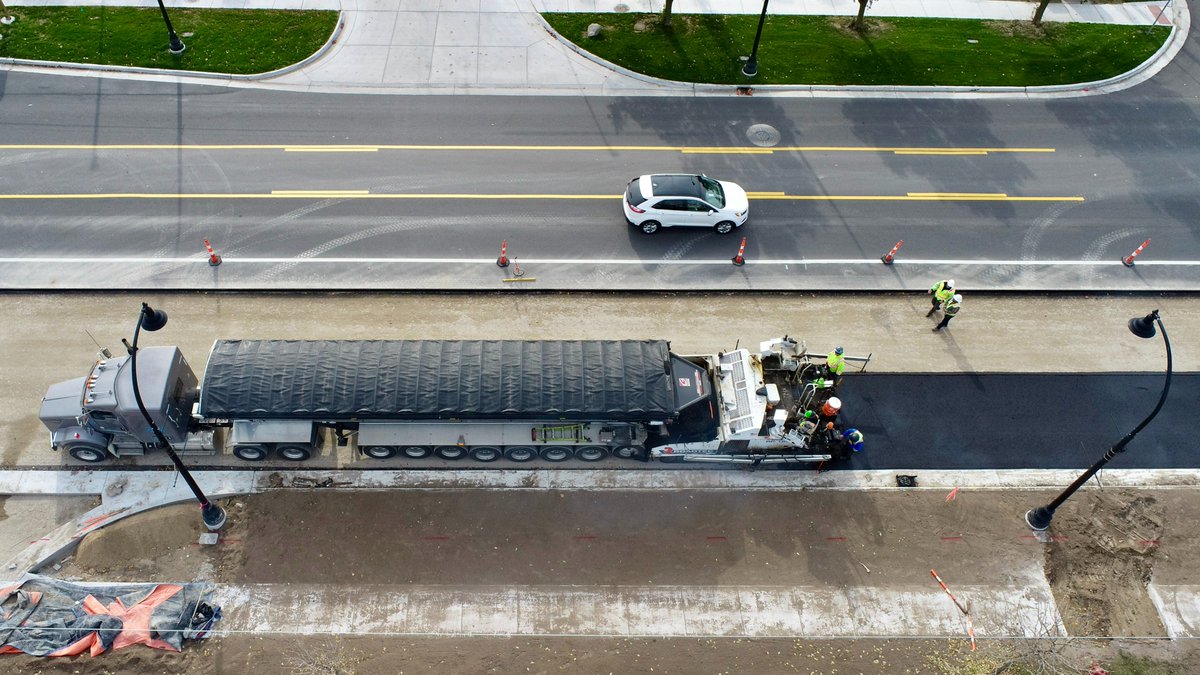 MichiganDOT's tweet image. Paving last week on M-20 in #MountPleasant, #IsabellaCounty. This year's work on this two-year, $19 million project is expected to wrap up at the end of the month. 

MDOT is rebuilding M-20 from Mission Street to the US-127 interchange. 

More info: michigan.gov/mdot/projects-…