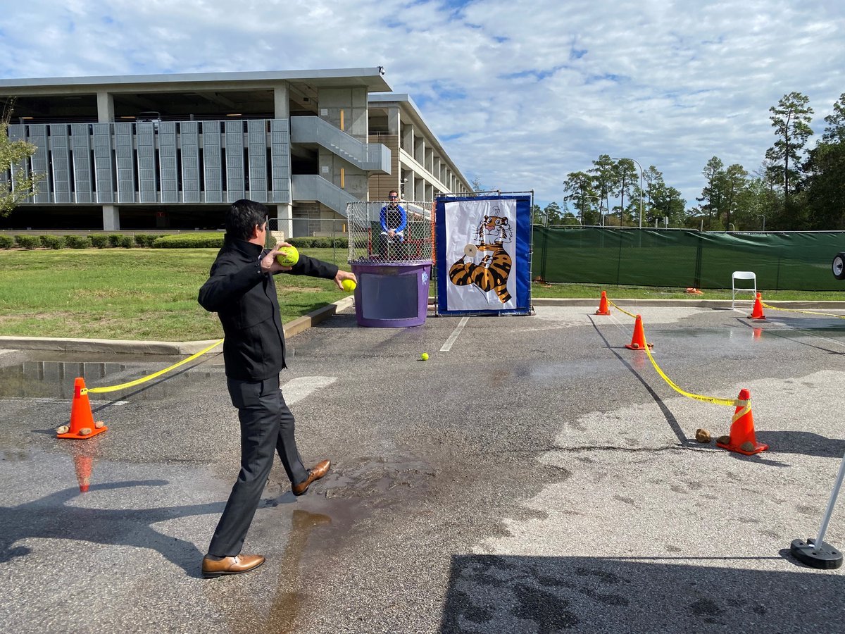 ExxonMobil LNG tweet media