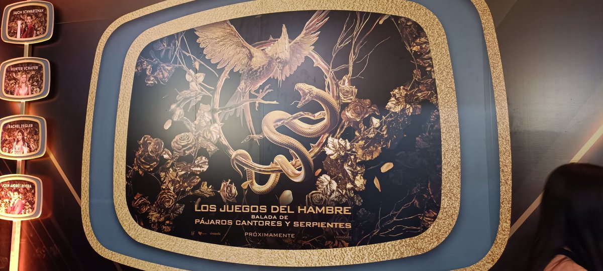 Moveeks's tweet image. ¡Ayer nos tocó ver por fin #LosJuegosDelHambre Balada de Pájaros Cantores y Serpientes! Pronto hablaremos de ella en #MoveeksPlus
@CorazonFilms