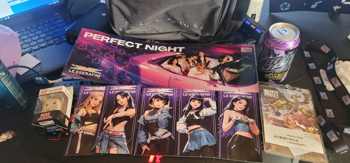 StRe3tWaLkeR's tweet photo. Shoutout to @ChristalRaine for the free cap (same one gifted to #Yunjin) & @Blizzard_Ent for the free @le_sserafim / @PlayOverwatch goodies! Best Blizzcon Ever!
#LESSERAFIM #르세라핌
#Perfect_Night #Overwatch2 #Fearnot #imfearless #BlizzCon2023 #LESSERAFIMxOVERWATCH2 https://t.co/DBDeyJBIOY