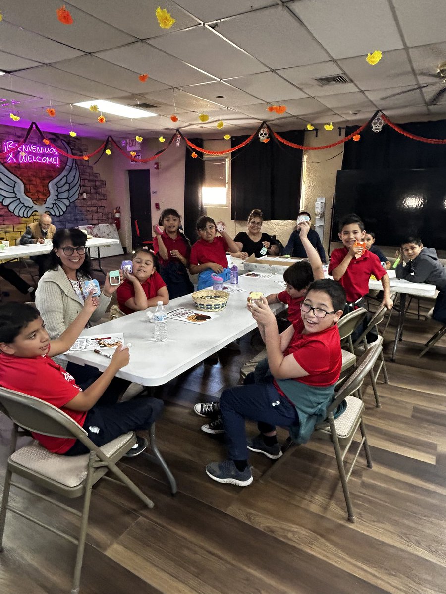 dmorales_HDHES's tweet photo. Today we had the honor of visiting the @City_of_Socorro Senior Citizen Center where students practiced their social skills collaborating on two different activities. Thank you for having us! 😬❤️ @SocorroISD #PASUNIT https://t.co/KgNpiMHjvC
