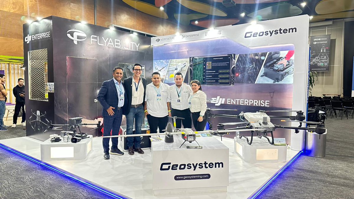 geosysteming's tweet photo. Conoce un poco de lo que vivimos en #DRONESUMMIT Expusimos las últimas versiones de aeronaves y novedosos sensores, realizamos demostración de equipos, ponencias, y hablamos con clientes y visitantes. 

#Drones #DroneSummit2023 #Medellín #Tecnologia #innovacion #Colombia https://t.co/zjmrfSnGNW