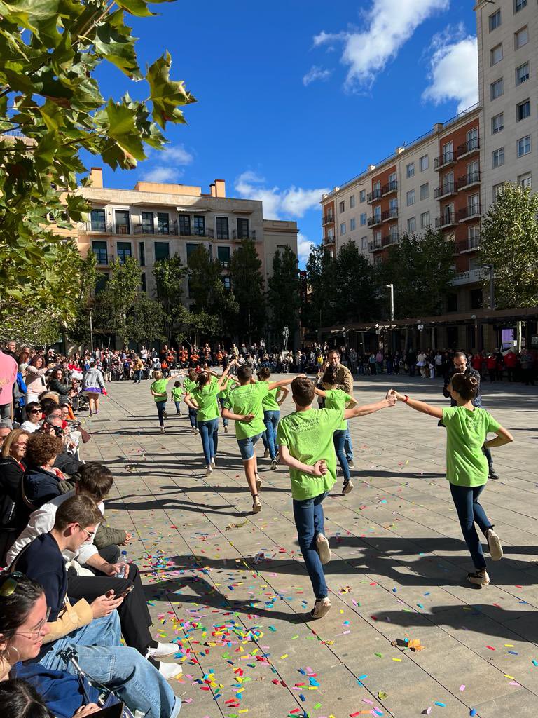 medidansa's tweet photo. La colla Belluguets i Taps van quedar en 5a posició al Campionat de Catalunya Infantil! 🏆

Va ser una experiència genial i s’ho van passar d’allò més bé plegats! 💚💜💙 

@ajfigueres @figuerescultura @UCS1958 @confsardanista #sardanaesportiva #Figueres #culturapopularcatalana https://t.co/6z9PW5A19W