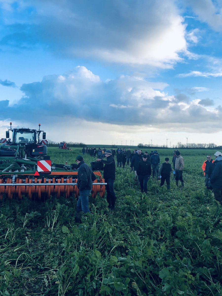 👏🏼 aux équipes de la <a href="/Chambagri_02/">Chambagri_02</a> de l’<a href="/AisneItb/">ITB Aisne</a> et du @CetadeMontcornet ⬇️
Aujourd’hui + de 150 professionnels 🧑‍🌾 ont échangé à la plateforme de couverts d’intercultures sur :
- Les couverts utilisés
- Les techniques d’implantations
- Les démos de destruction mécanique 🚜