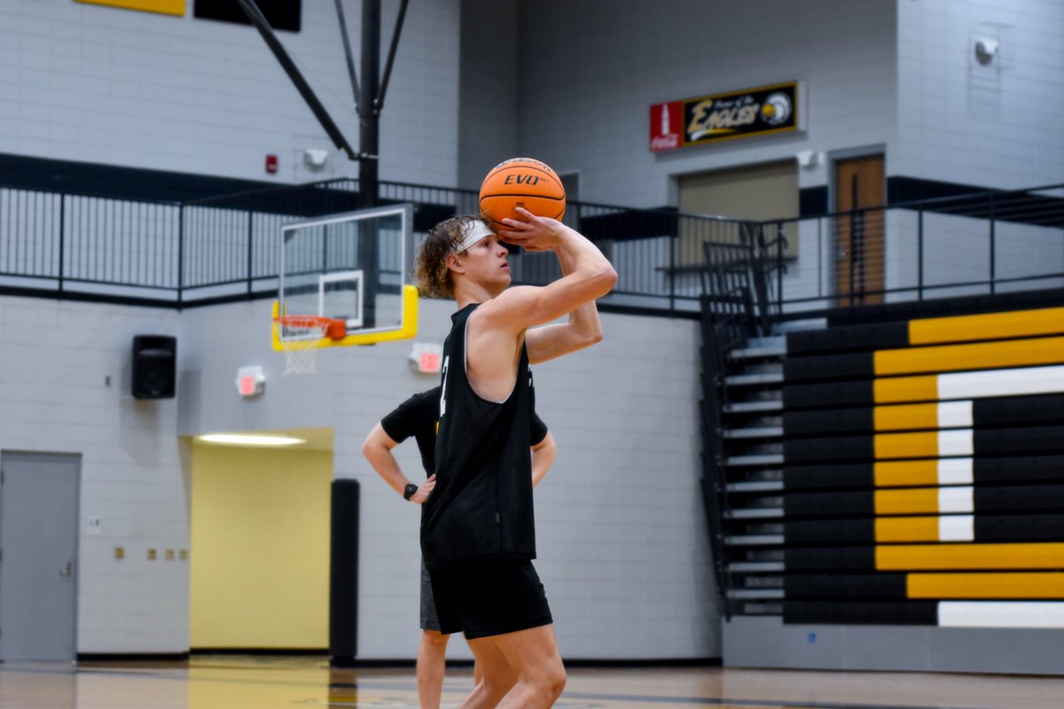 ChesneeHoops's tweet photo. Counting down the days to Nov. 27 🙌🏼🏀 #ToughandTogether

📸 @flicksbydarrian_ https://t.co/4NziXam6vl