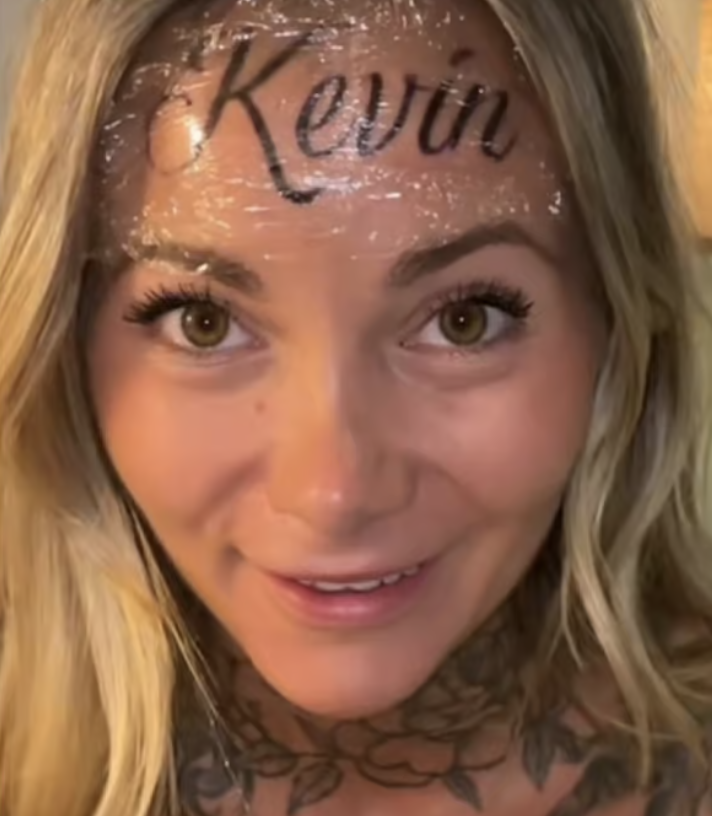 Dexerto's tweet photo. TikToker got her boyfriends name 'Kevin' tattooed on her forehead https://t.co/VQzLqVtBUZ