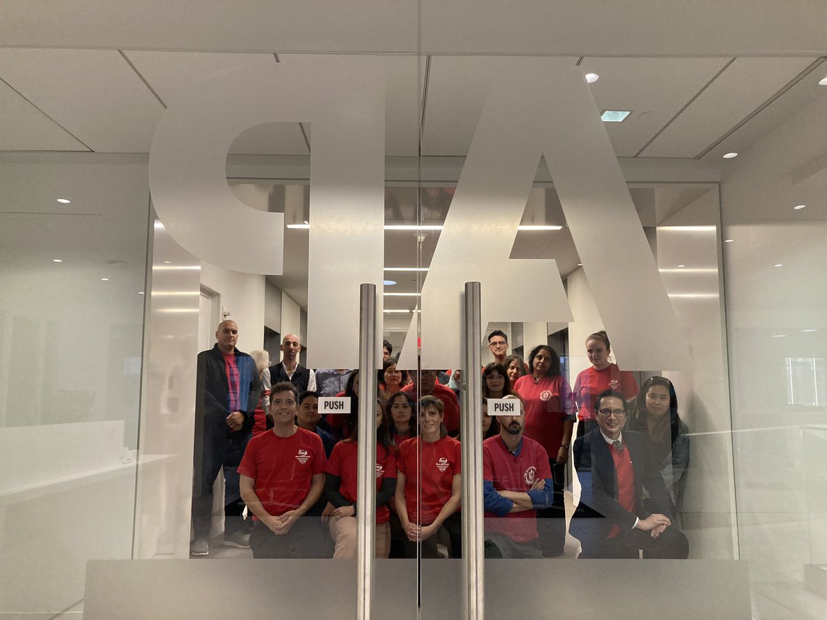 Honored to step outside our New York office with my AP colleagues as we fight for a new contract with a fair pay raise.