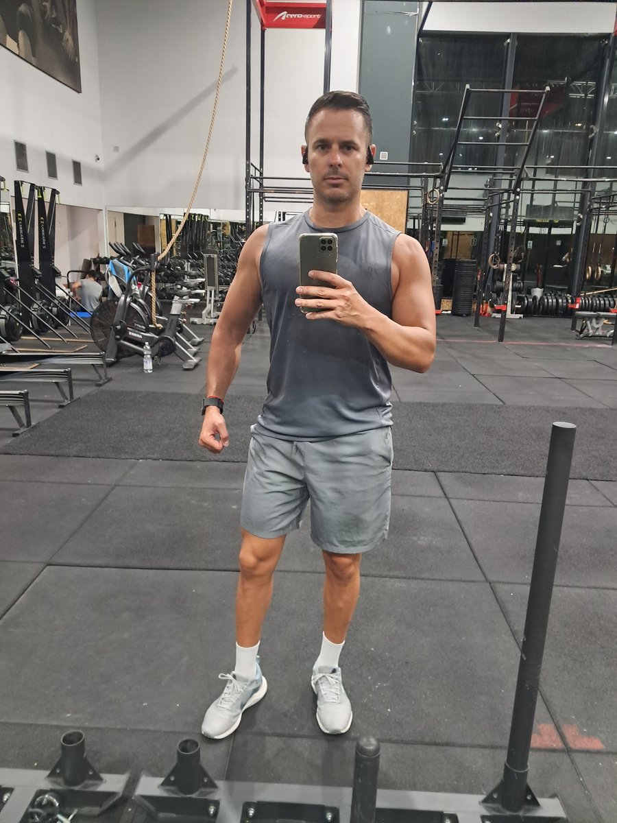 👉Entrenar con un propósito y respetar los tiempos adecuados es clave para tu éxito. Conoce la importancia de seguir pautas de tiempo establecidas por profesionales.
1️⃣ Evita lesiones: Entrenar con tiempos adecuados reduce el riesgo de lesiones.