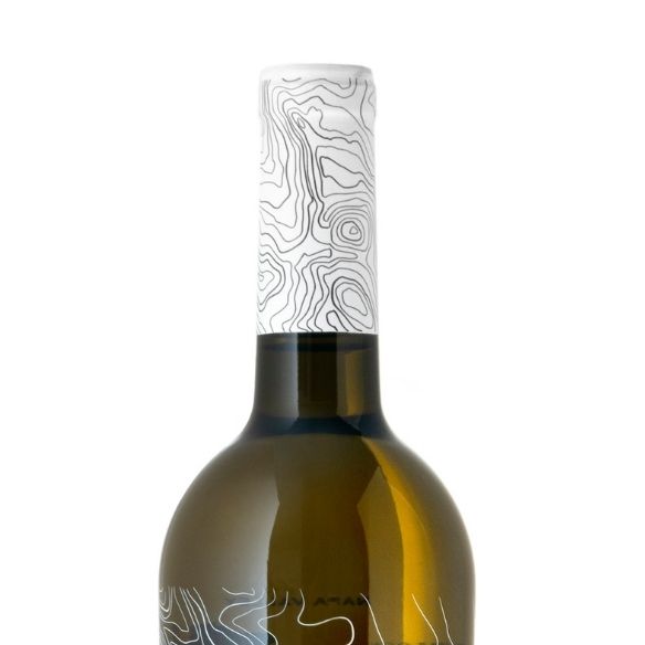 Ever wonder why wine corks and bottle necks are covered with a capsule? Learn all about wine bottle capsules, and why some wineries choose to no longer use them: cawineclub.com/blog/wine-bott…