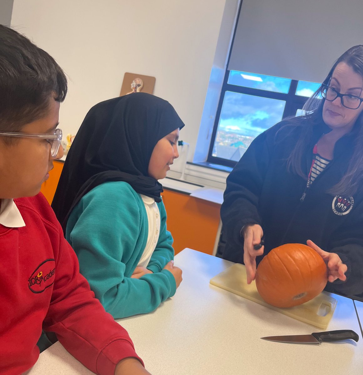 IqraPrimaryA's tweet photo. Fabulous to host science CPD with @amazingholt visiting teachers got to test out their learning on our STEM leaders in our fantastic science lab. They loved it #stemleaders #primarystem #stemcpd #sciencecpd https://t.co/4K1qy10S7n
