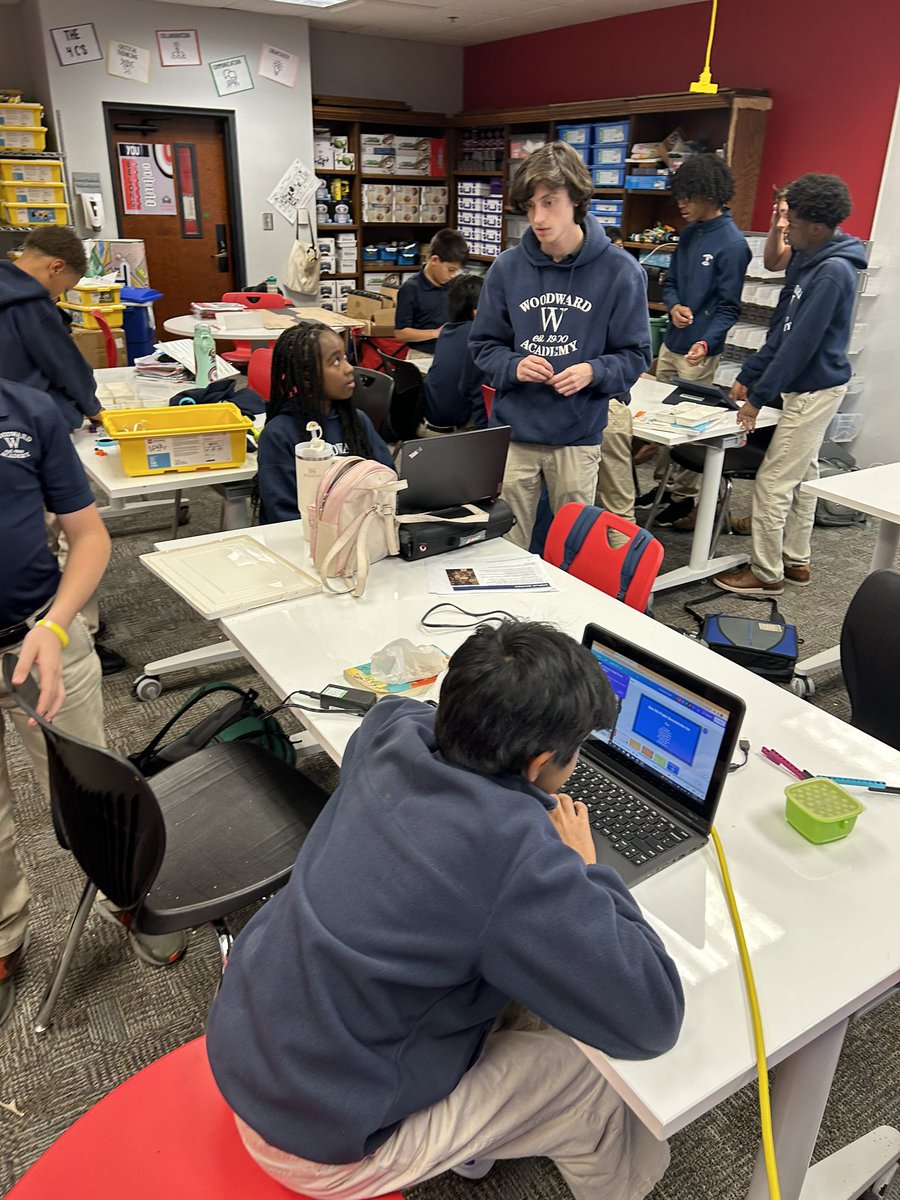 So thankful for our parent and Upper School volunteers for lending their expertise to our @firstlegoleague robotics team! @WoodwardAcademy @TeacherTammyF @MzjcCollins @dandyphillips13 #woodwardway