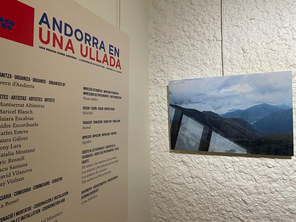 Pels 30anys del ministeri d’exteriors @GovernAndorra, l’ambaixadora @DescarregaEva inaugurava ahir al @CecSorbonne una exposició sobre l’increïble patrimoni d’un país amb qui tant compartim, començant per la llengua.Un dia trist per recordar-ho; tot el condol i escalf ambaixadora