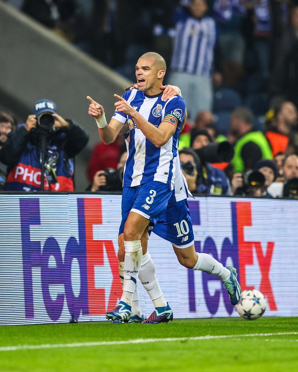 hellfootball_'s tweet photo. FT: FC Porto 2-0 Royal Antwerp.

1. FC Barcelona (9)
2. FC Porto (9)
3. Shakhtar Donetsk (6)
4. Royal Antwerp (0) https://t.co/Oh5bf2JZFu