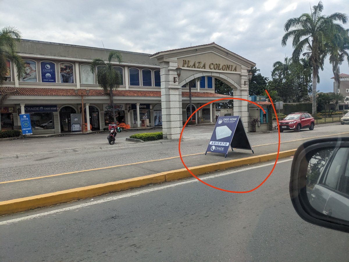 andufo's tweet photo. @GyeResponde @DACMSEGye @alcaldiagye Los residentes de Vía a la Costa agradecemos que se retiren todos los carteles informales que hay en la vía de servicio desde la puerta 1 de Puerto Azul hasta Laguna Club (más de 15 en total) / cc @Urb_ViaLaCosta @InfoViaLaCosta https://t.co/UECRakUs5R