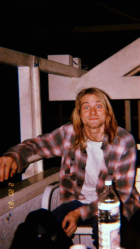 In Kurt's Utero (@vintagecobain) on Twitter photo 
