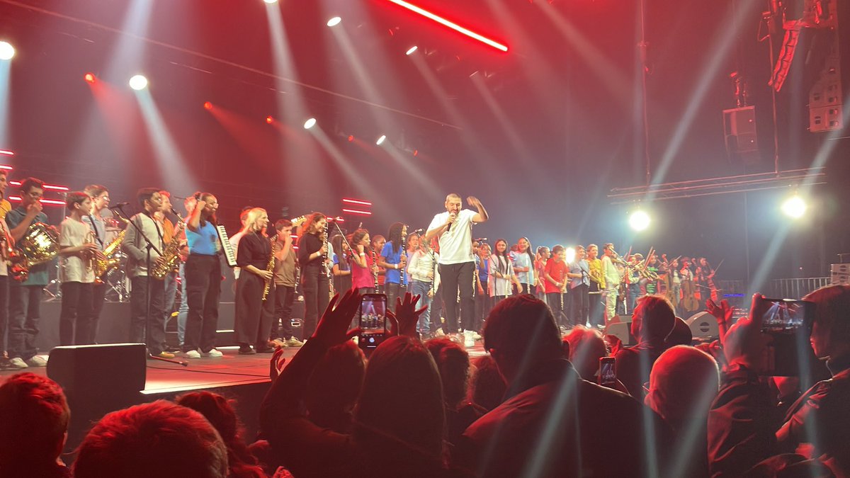 d_chevalley's tweet photo. Incroyable expérience musicale pour les 60 élèves (dont presque 45 @Demos) de l’@acstrasbourg qui ont pu partager un moment musical avec Ibrahim MAALOUF ! 
@clgHansArp @college_c_aigle #clgSaintExupery #clgwolf @ClgBelAir #clgLaFontaine
@OlivierFaron https://t.co/2lH2cNMWdc