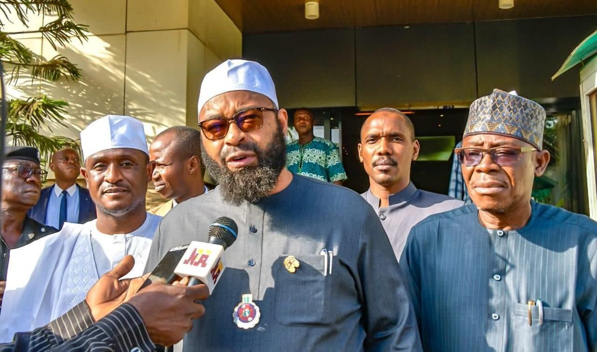 HonBago's tweet photo. I had a closed-door meeting with the Minister of Works and Housing, David Umahi at his Office in Abuja.

I appealed to the Ministry to channel the funds available for the construction of the Minna-Bida road towards the construction of the Bida-Zungeru road project because the State Government has already gotten funding from the Islamic Development Bank for the Minna-Bida road project.

Also as  State Government, we are willing to take over the Suleja-Minna road dualization project and complete the about 41km to Minna left and get a refund from the Federal government in due course, coupled with the dualization of the Minna-Beji road and subsequently get a refund from the Federal  Government 

The Minister of Works has pledged to visit Niger State to inspect the roads to give a nod for the State Government to begin construction.