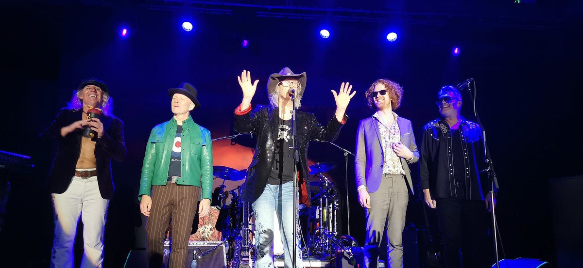 waterboys.org.uk/setlists.html#…
Well one of their greatest tours has ended, as anyone who caught a show will testify. Lots of setlists are uploaded. If you have one not shown, get in touch, thanks.
Thank you <a href="/WaterboysMusic/">Waterboys HQ</a> &amp; crew for a fantastic year! Here's to more adventures in 2024.