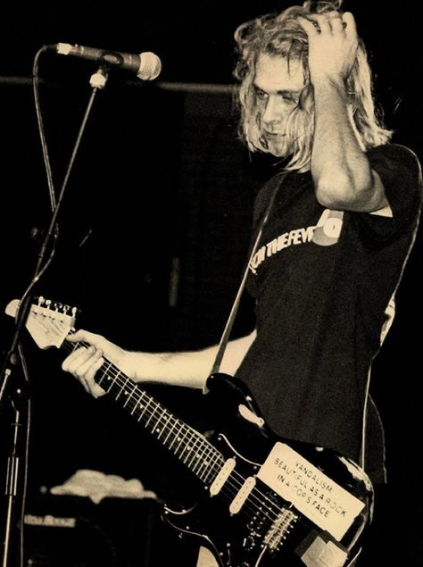 In Kurt's Utero (@vintagecobain) on Twitter photo 