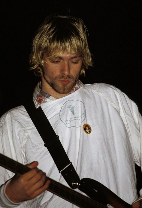 In Kurt's Utero (@vintagecobain) on Twitter photo 