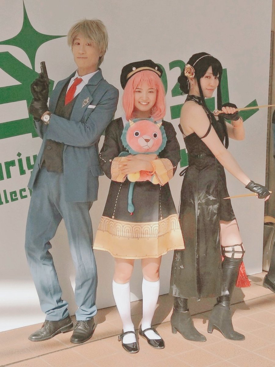 ShitomhaniCosm's tweet image. スiパiイiファiミiリー/偽i装i家i族👥
🔫
🥜
🌼
父→にっしーさん（ @nyssiey ）
母→ベルさん（ @sono_Belldandy ）
📷→キャプテン田中さん（ @klto810 ）
#刈谷アニコレ2023 #スパイファミリーコスプレ #SPYxFamilycosplay #cosplay