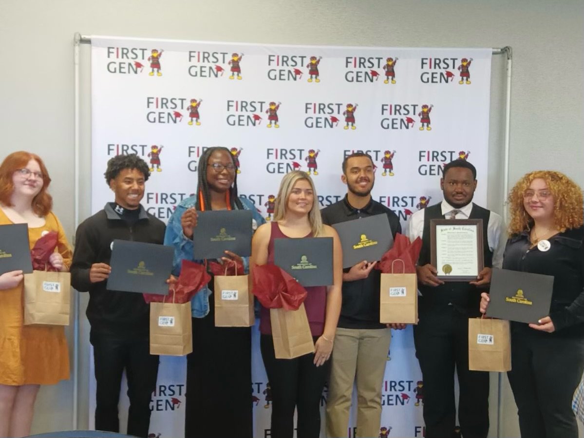 uofscimpact's tweet image. During a breakfast recognizing first-gen @UofSCstudents, we got to share a surprise proclamation declaring Nov. 8, 2023 as “First Generation College Celebration Day,” not just for @UofSC, but for all #firstgeneration students statewide! Thank you, Gov. @henrymcmaster!