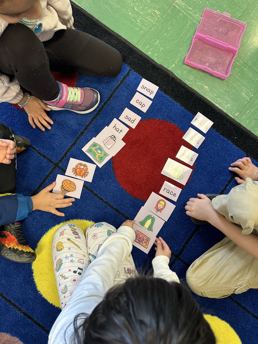 Kotsi_Kinders's tweet image. Working hard on SILENT E! 🪄 #rugclubs #unitsofstudy #phonics