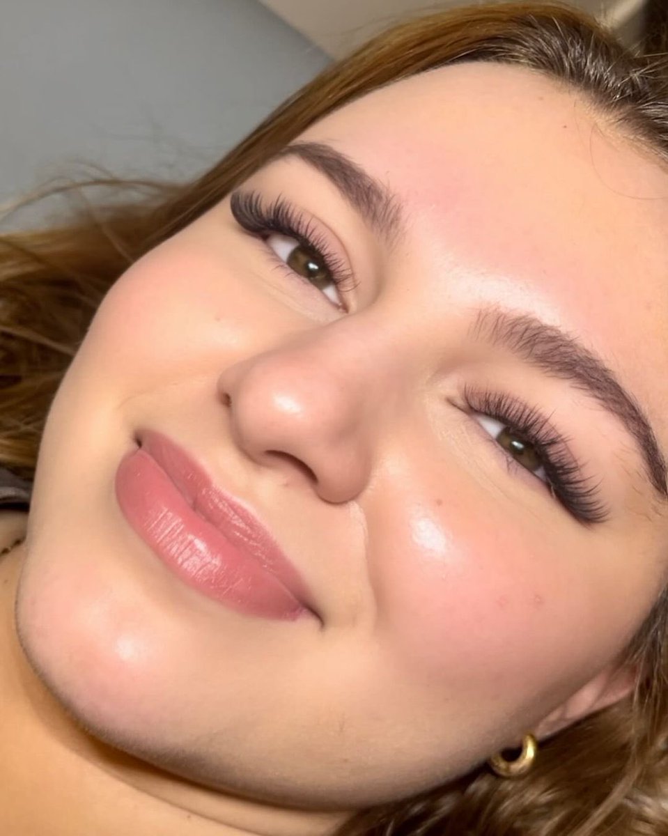 AmzLshWoodlands's tweet photo. All eyes on you! 🤩
Get Holiday ready and sparkle and shine all season with luxe lash extensions! ✨
📞 832-781-1888 to book!
#Fall 🍁
✨✨✨✨✨✨✨✨✨✨
#AmazingLashStudio #Beauty #EyelashExtensions #AmazingLashes #Lashes #LashExtensions #thewoodlands #thewoodlandstx https://t.co/q5ZQlVepCy