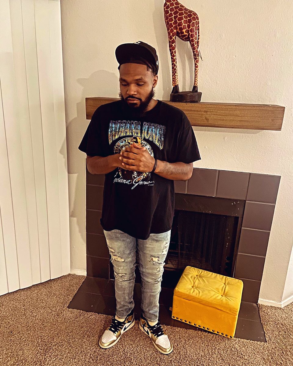 tooflydnicee's tweet photo. Tryna Kome Up With A Plan I Ain’t Throwed Off As I Seem https://t.co/HW4uzqUyYD