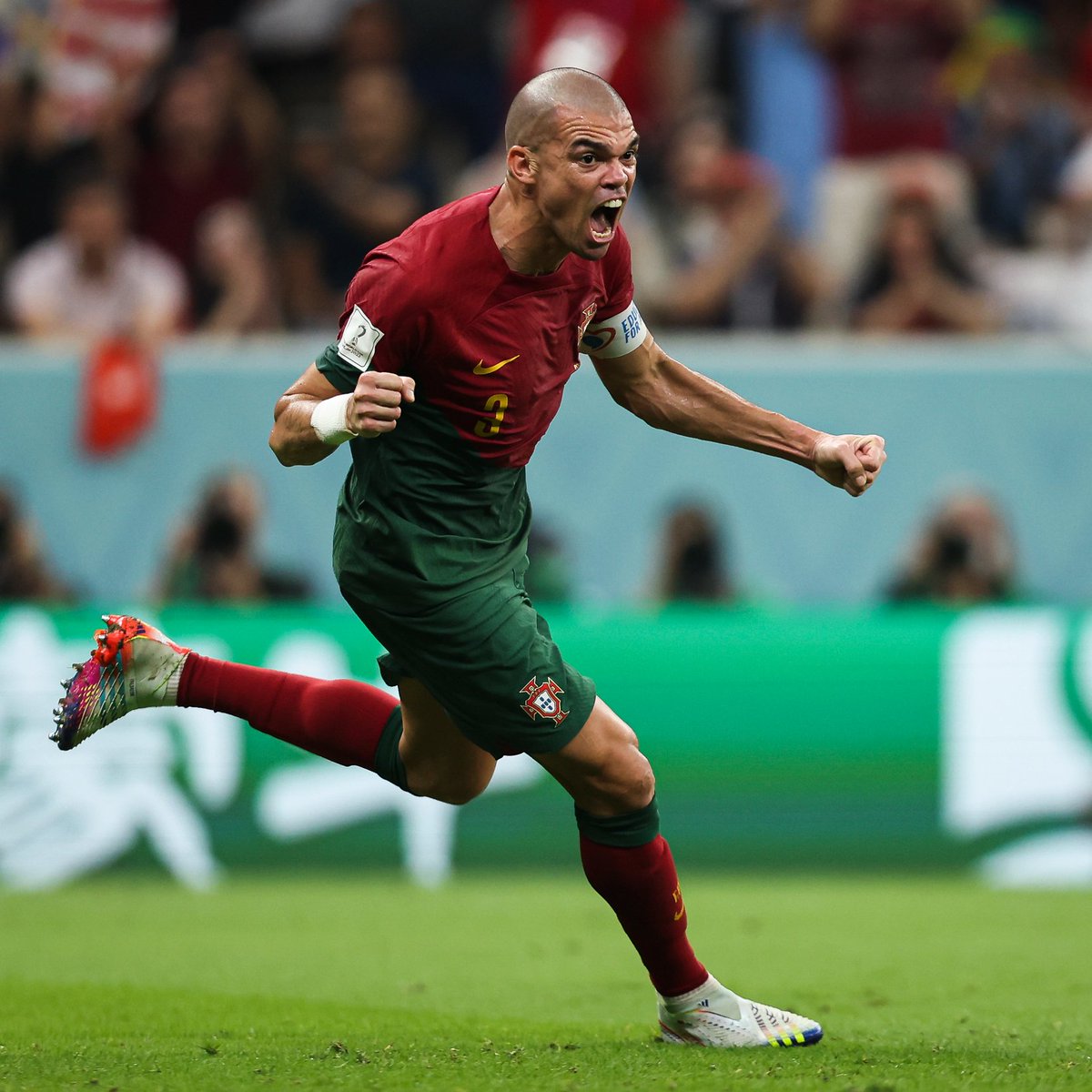 Pepe tornou-se o jogador mais velho de sempre a marcar na Champions! 🍷 #VesteABandeira #UCL