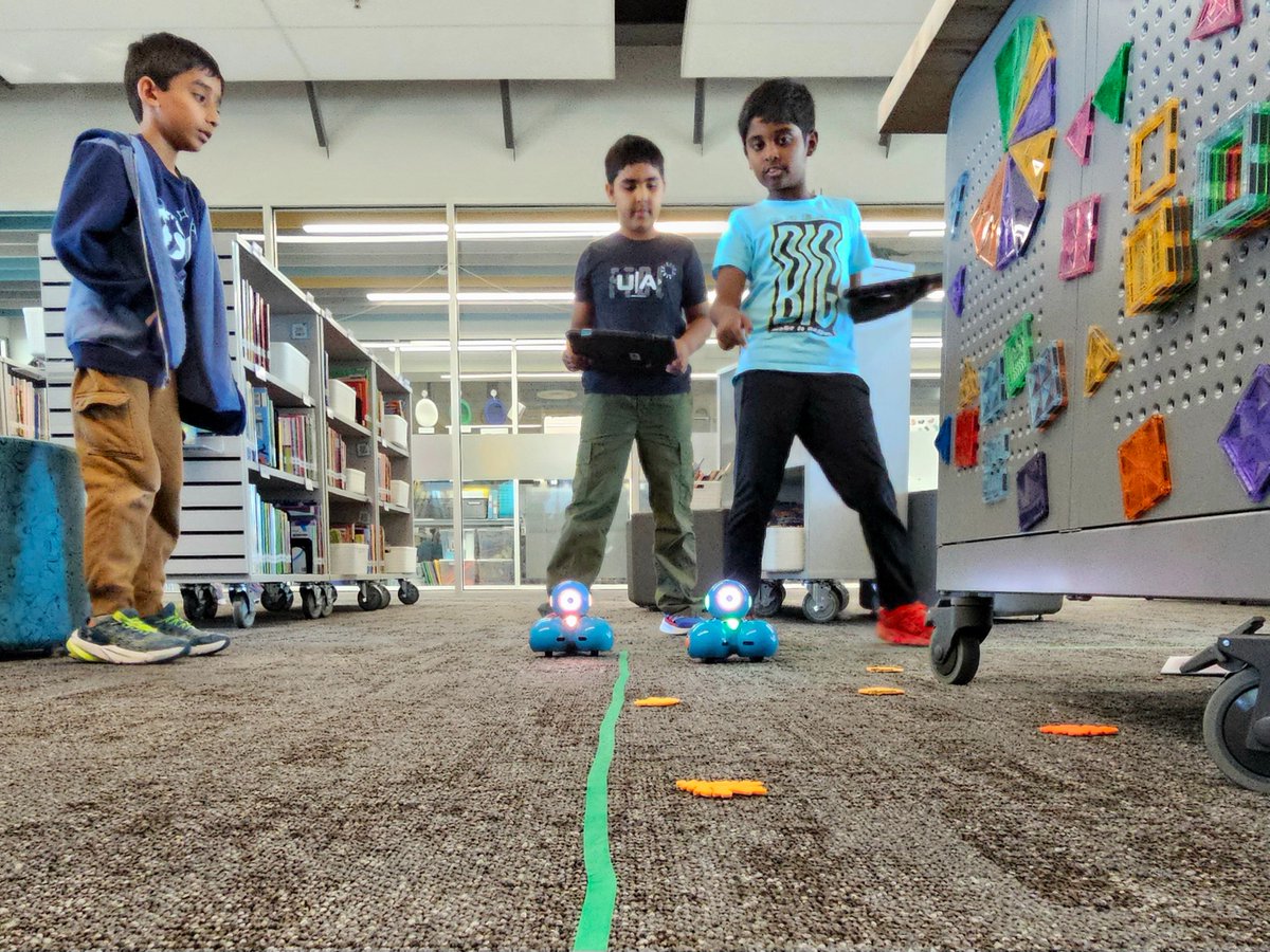 ReaderLeader_'s tweet photo. The Techy Turkey Coding Crew had a blast creating mazes and coding Dash to catch a turkey! I love working with these kids along with @edtechsavy.  @MinettElem #fisdelevate @FISD_Libraries https://t.co/2KajwoxIEQ
