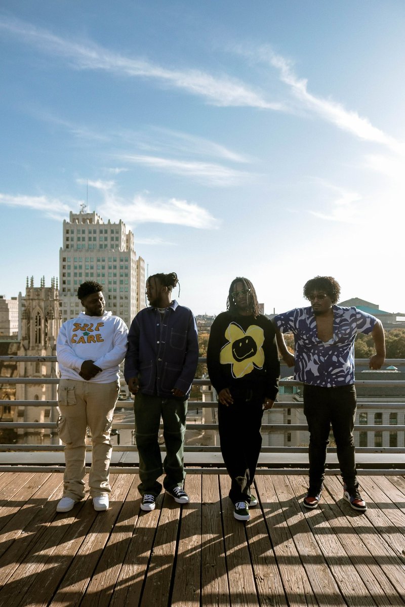 We back on stage @ Mississippi Underground Black Friday with Luniz! Bring your lungs, the venue is 4/20 friendly! 😶‍🌫️😶‍🌫️😶‍🌫️

Friday, Nov 24th
1441 N 2nd St
21+
$20
Doors at 7, Show @ 8!

📸: @sweetlatricepresents on IG
4️⃣4️⃣4️⃣