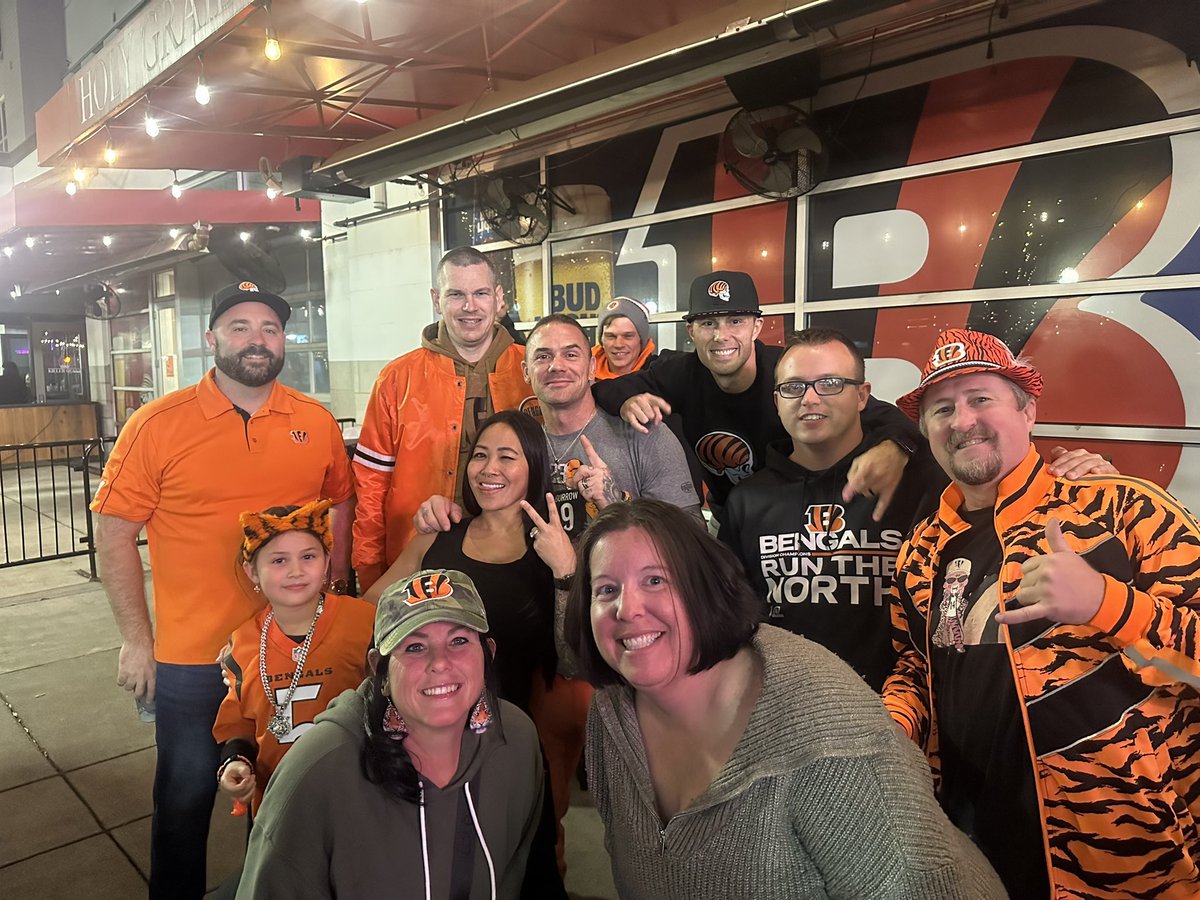 TomHarnisch's tweet image. Had a blast this past weekend. Can’t wait to do it again this coming weekend #WhoDey @Robert_Banker @TheTimRogers @ThatBengalsGuy @Eversole_23 @TheRealMathryn @whodeybaby