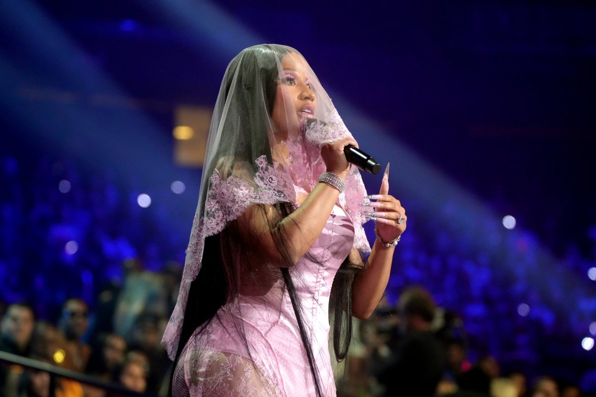 MTV's tweet photo. Always and forever, I'm a Barb 🎀

To help celebrate #WomenInRap Week, tell me your fave @NICKIMINAJ moment from the 2023 #VMAs. https://t.co/85yEK6FCJP