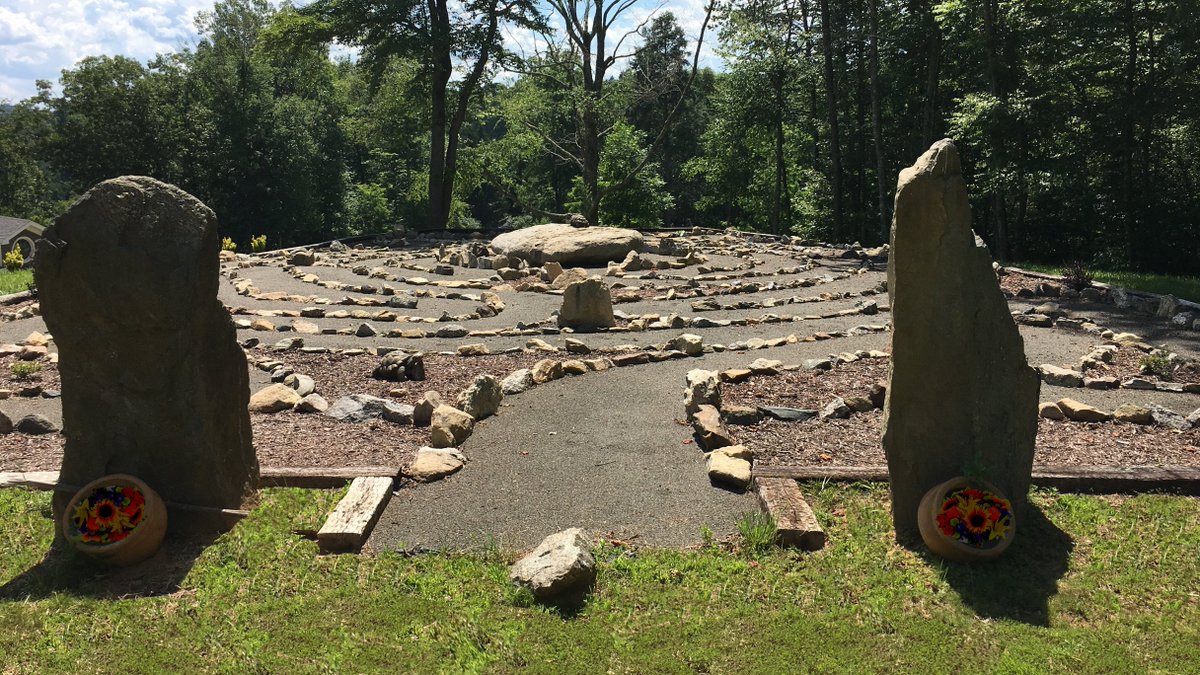 Building a new #dream: our community has a #vision to pioneer a way of life in the 21st century. If you enjoy our content, make sure to follow us!

Here is our #TurtleIsland labyrinth, based on the origin myth. Learn more: peacepentagon.net/valley-of-ligh…

#visit