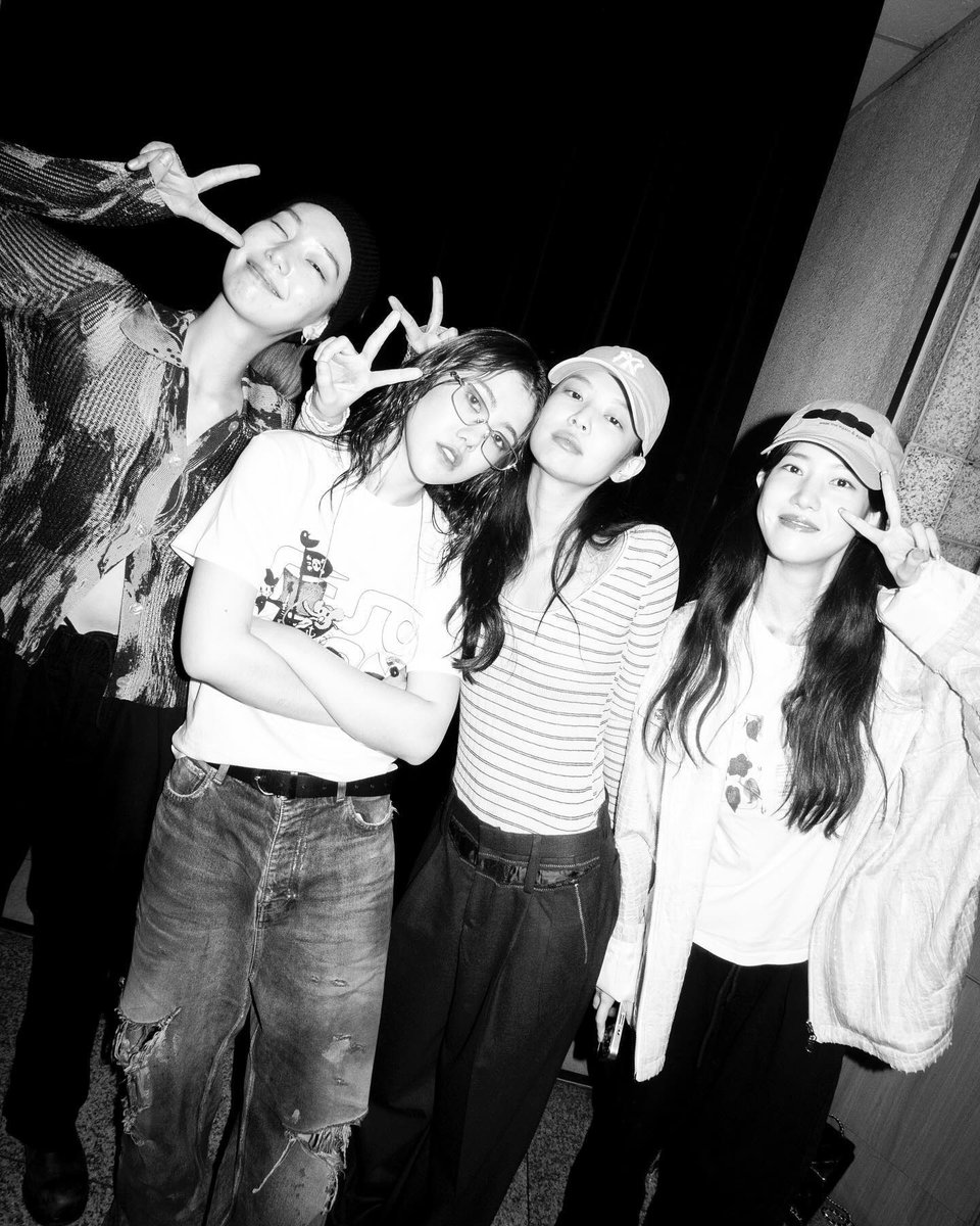 NEWSJENNlE's tweet image. 📸 231108 Soyoon Instagram update with #JENNIE