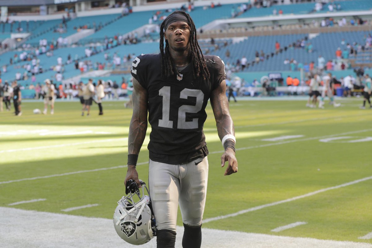 ShamsCharania's tweet image. Breaking news in the NFL: The Dallas Cowboys are signing newly-reinstated wide receiver Martavis Bryant to a contract, according to sources. Bryant, who last played for the Raiders in 2018, had 17 touchdowns and 2,183 receiving yards in 44 career games.