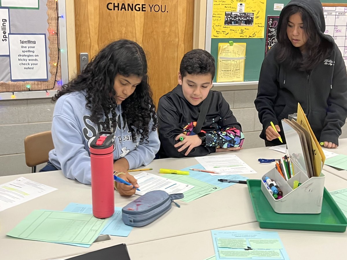 Today #CMSBRILLA read and annotated texts on five -of the over five hundred- HSI universities. These scholars are making college plans ♥️ Being bilingual is their superpower. 
<a href="/CockeysvilleMS/">Cockeysville Middle</a> <a href="/AVID4College/">AVID</a> #hispanicservinginstitution