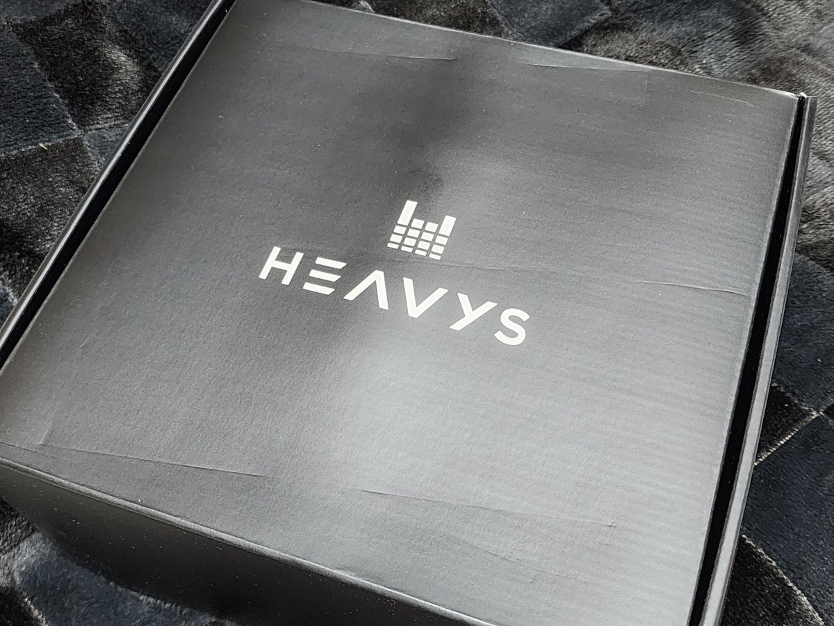 ヘヴィメタル向けに設計された8ドライバーのヘッドホン HEAVYS H1H