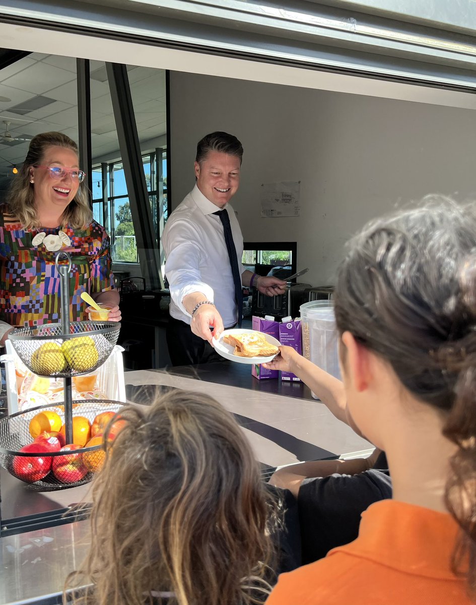 Delighted to visit Sunshine Heights Primary this morning with <a href="/SarahConnollyMP/">Sarah Connolly</a> to support the School Breakfast Club Program. One in 5 students go to school without breakfast each day. It affects their ability to concentrate, their behaviour and ability to learn. #HealthyEating