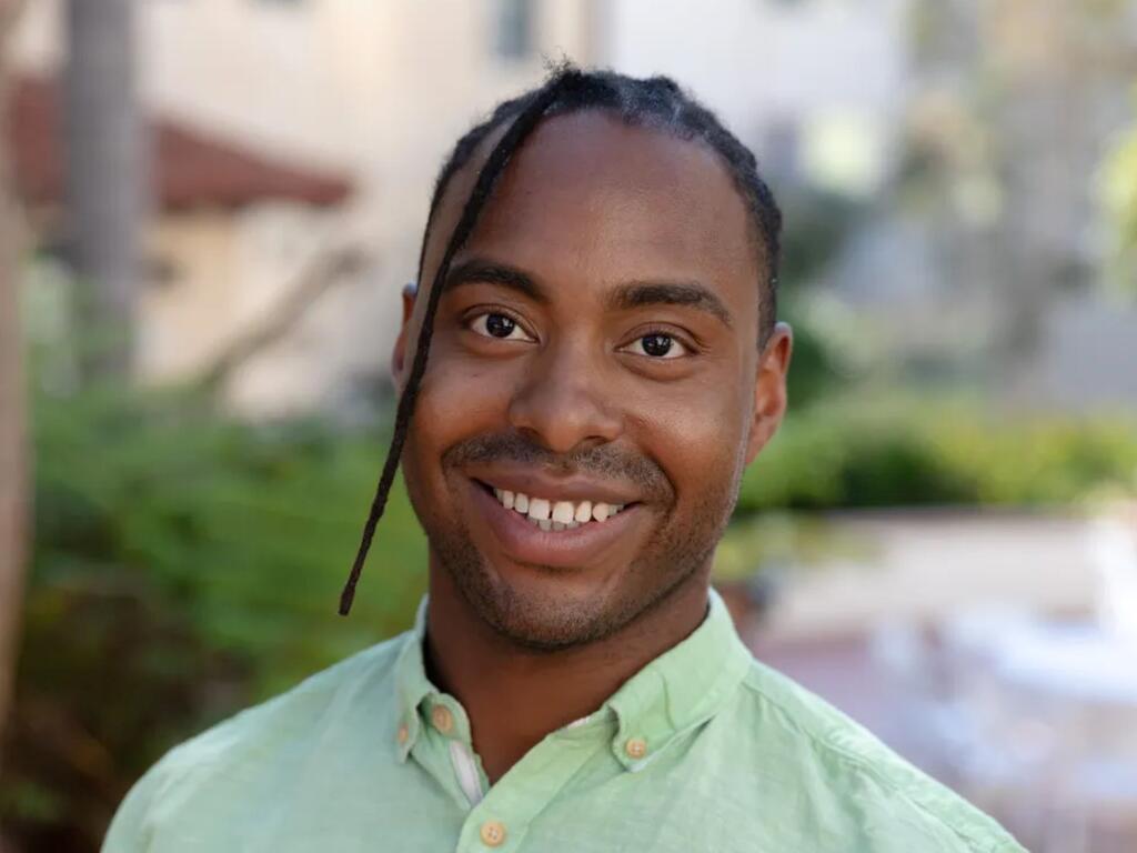 Rhodes College (@rhodescollege) on Twitter photo Alum Aaron Fitzgerald '10 has been recognized on the prestigious Grist 50 list, which celebrates the exceptional work of leaders and innovators nationwide dedicated to finding solutions for the most critical environmental issues. 
Read more: rhodesedge.org/3Sn8Fyd Alum Aaron Fitzgerald '10 has been recognized on the prestigious Grist 50 list, which celebrates the exceptional work of leaders and innovators nationwide dedicated to finding solutions for the most critical environmental issues. 
Read more: rhodesedge.org/3Sn8Fyd