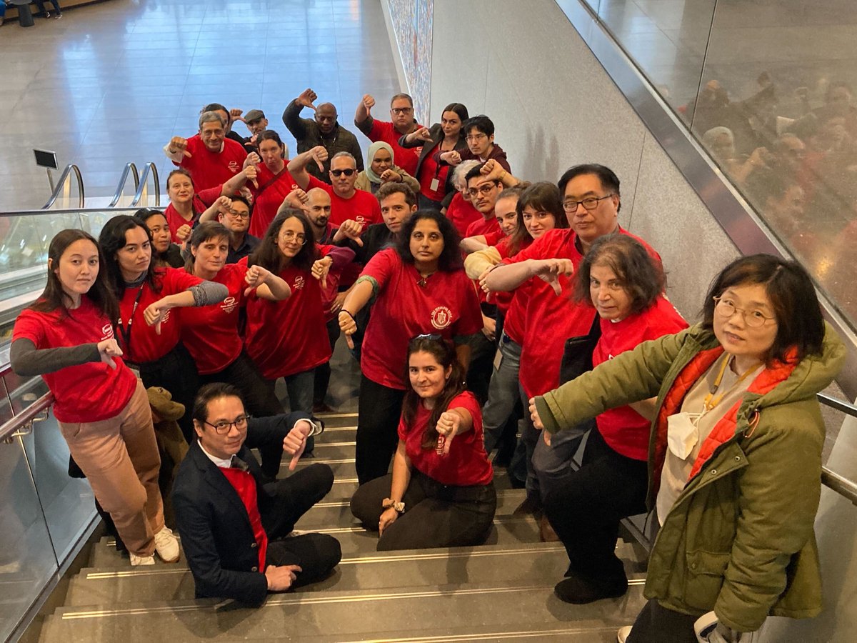 Took a short break from work with @APNewsGuild colleagues earlier today, reminding management what we think about their 2% wage proposal #fairAPcontract #WeAreAP