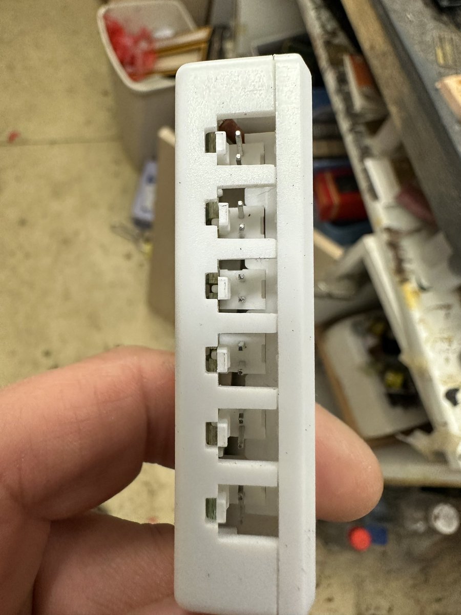 NSE_Latchmere's tweet image. Any sparkies out there able to tell me where I can get the female plugs to fit this LED driver please?! #sparkies #electrician 

#TMRGUK 
#Latchmere #modeltrains #modelrailways #trains #oogaugetrains #rails #railways #BritishRail #NetworkSoutheast