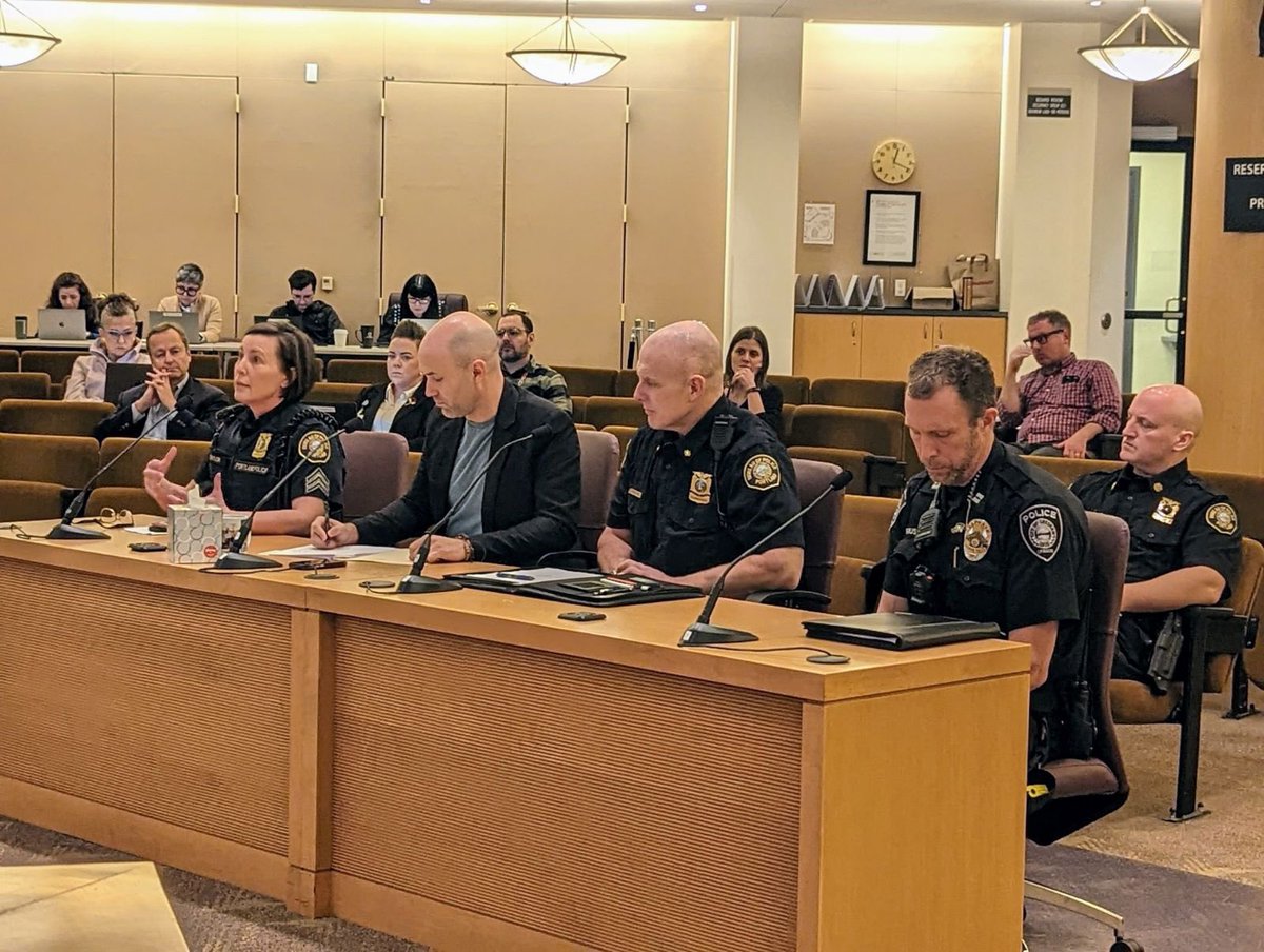 @multco Commission this am…work session on the plan/design for a 24/7 Drop Off Sobering Center as an alternative to the ER, jail or leaving someone on the streets in crisis. Public safety officials from @GreshamPolice & @PPBCentral share need for a non-law enforcement response