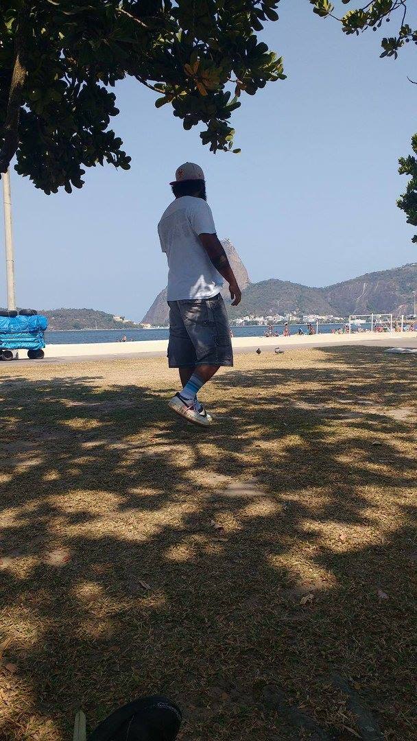 TGenovaDesign's tweet image. Jorge sentou praça na cavalaria, eu estou feliz por que eu tambem, sou da sua companhia. Eu estou vestido com as roupas, e as armas de Jorge. Armas de fogo meu corpo nao alcançarao, facas e espadas se quebrem, sem o meu corpo tocar. Cordas e correntes arrebentem, sem o meu corpo