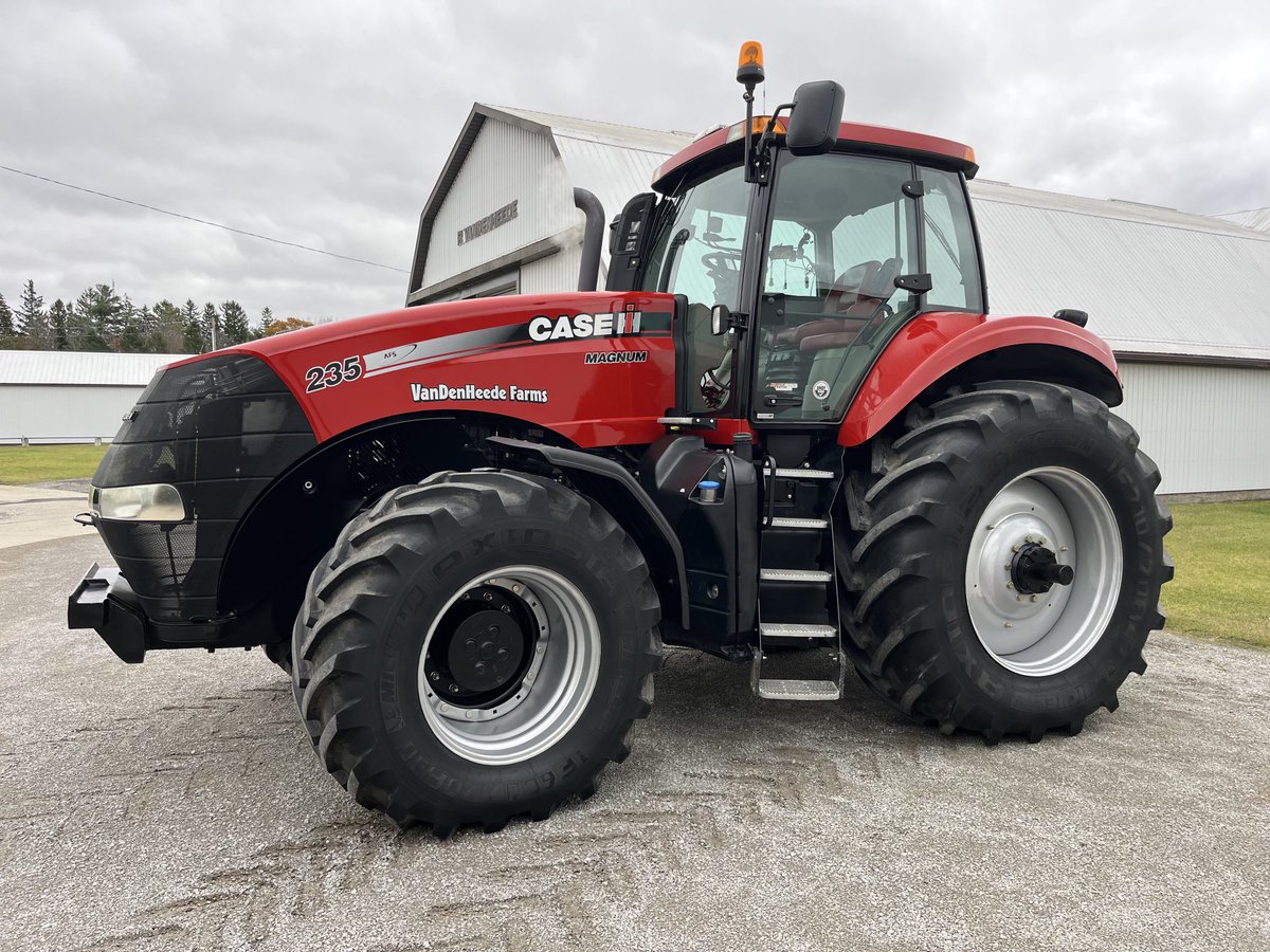 RandyRjvan's tweet photo. 2011 MX235 and 2013 JD 6150M #Andy Clean https://t.co/B1eDoVkdt0