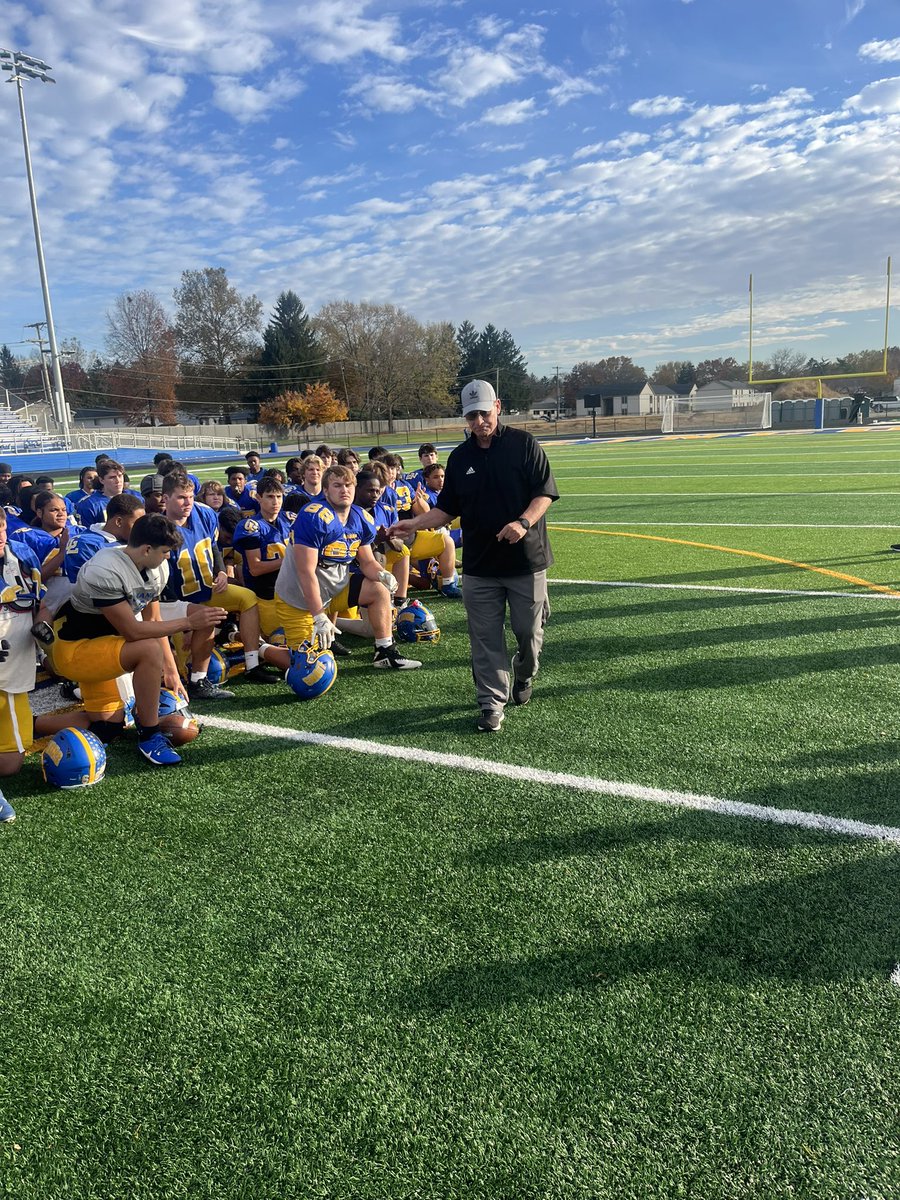 gahannafootball's tweet photo. Appreciate legendary @gahannafootball coach @MikeLanza13 stopping by practice to talk with the team.  Always a pleasure to have coach back and around the program.  #WeAreLions @GLHS_Athletics @Coach_MHolliday https://t.co/2H1a0C5HvC